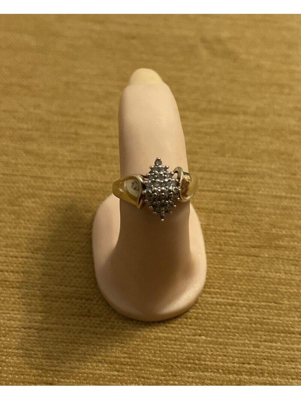 Stunning Vintage 10K - A150 Gold Diamond Cluster Ring Size 7! M387